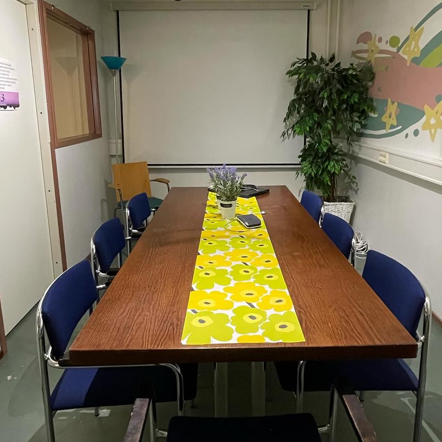 Pieni Neuvotteluhuone