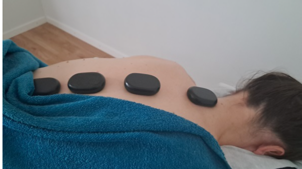 Alaraajojen ja selän kuumakivihieronta selkäpuolelta 75min