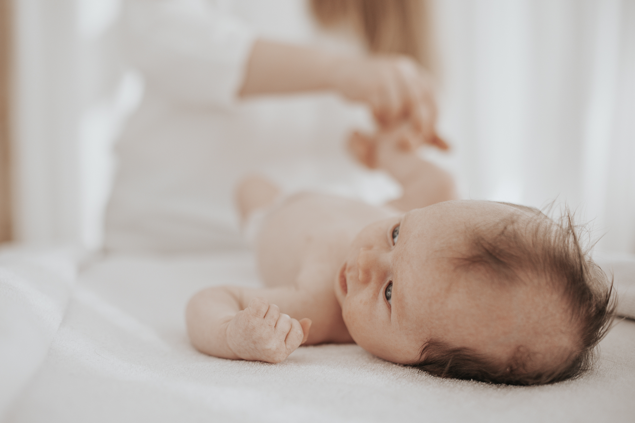 Vyöhyketerapeuttinen vauvahieronta, ensikäynti hoitohuoneella.