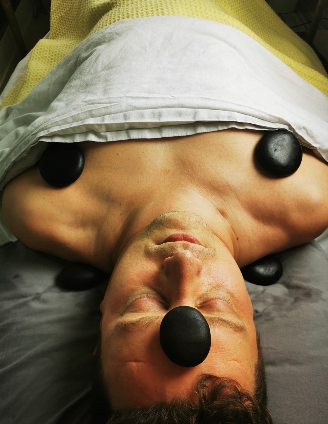 Kahden hengen kuumakivihieronta 90min