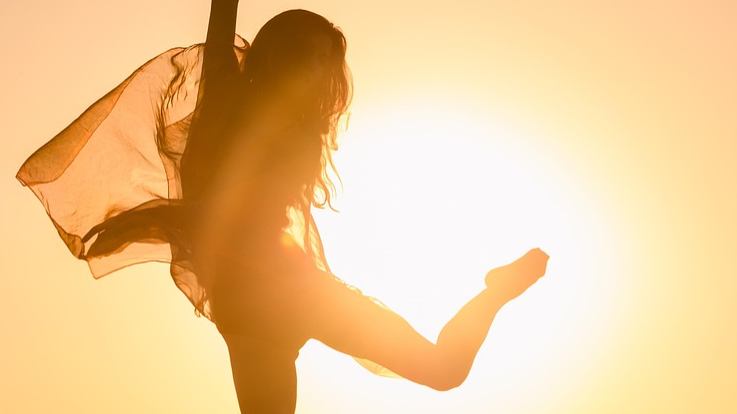 HEMMOTTELUA PÄÄSTÄ VARPAISIIN