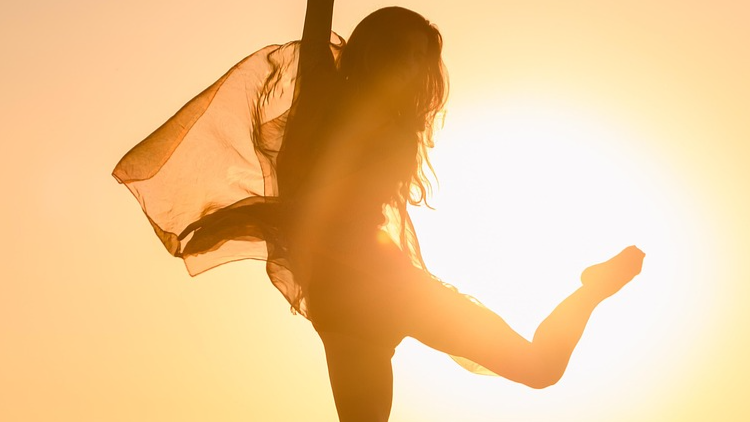 HEMMOTTELUA PÄÄSTÄ VARPAISIIN