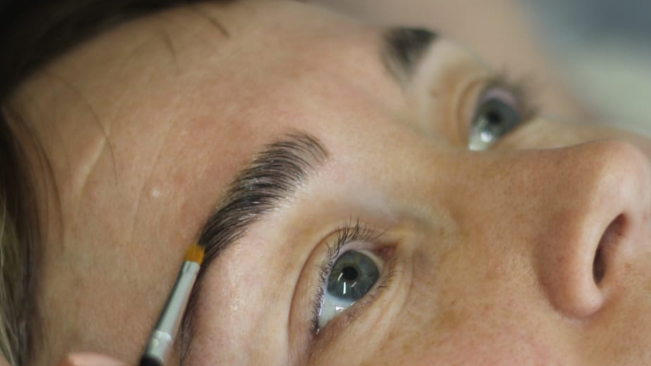 Brow lift - kulmien laminointi